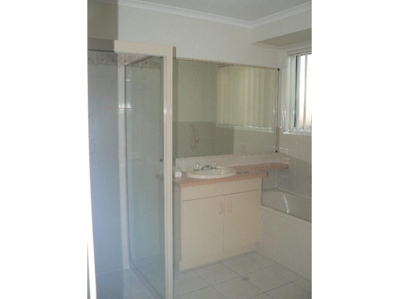 8 Masters Court, Urraween QLD 4655