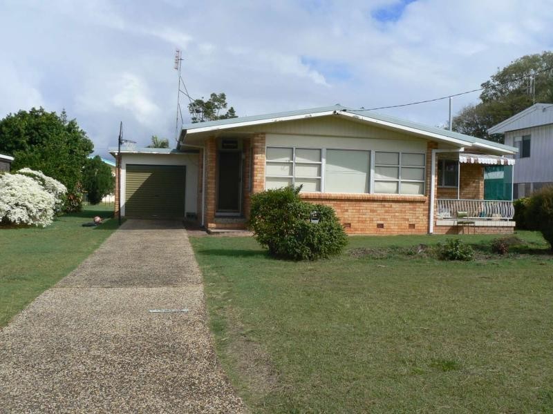 27 Flinders Street, Point Vernon QLD 4655