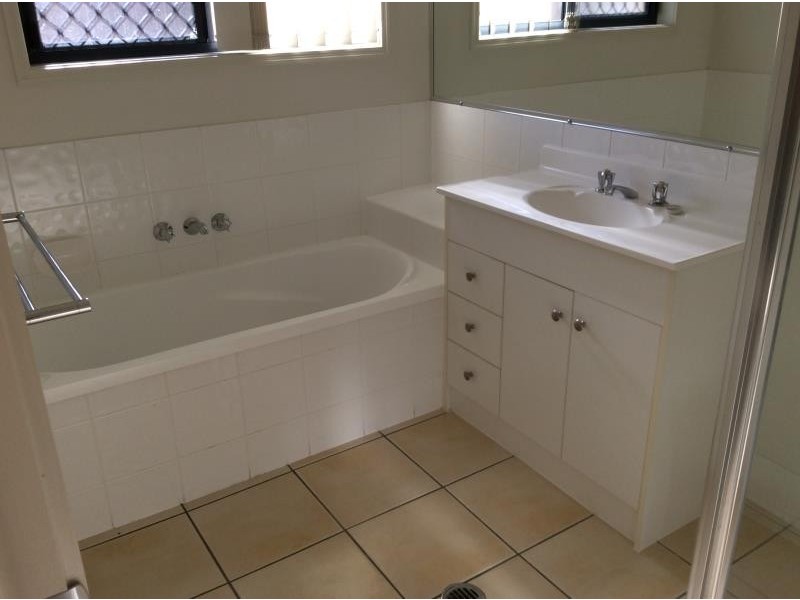 13 Bayswater Drive, Urraween QLD 4655