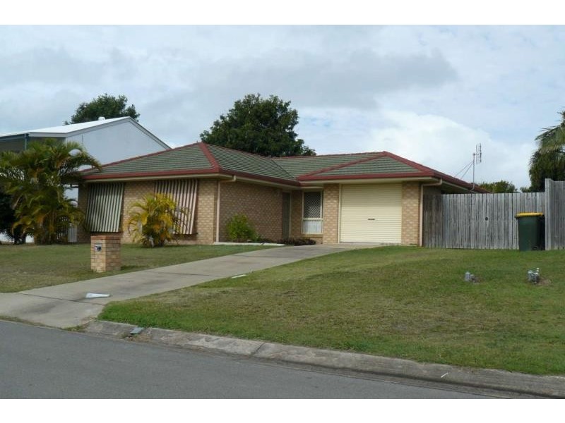 3 Satinay, Urangan QLD 4655