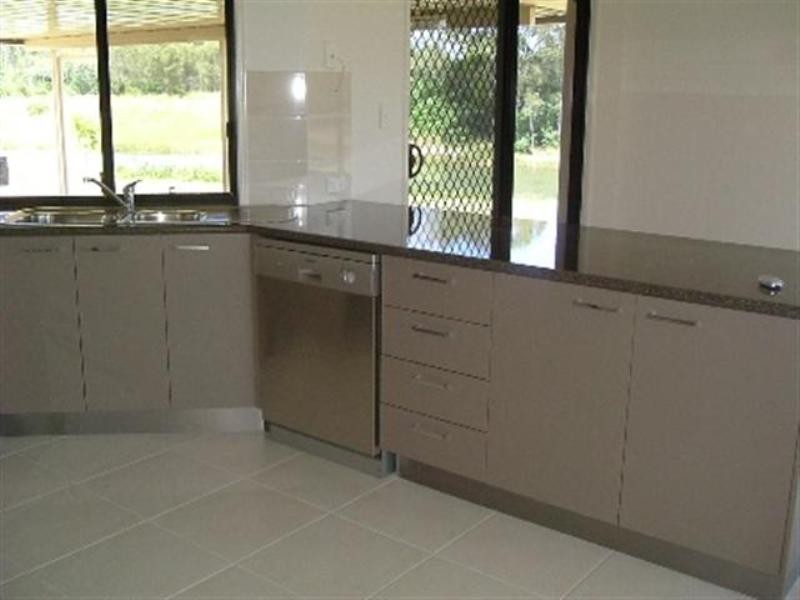 30 Spinnaker Drive, Point Vernon QLD 4655