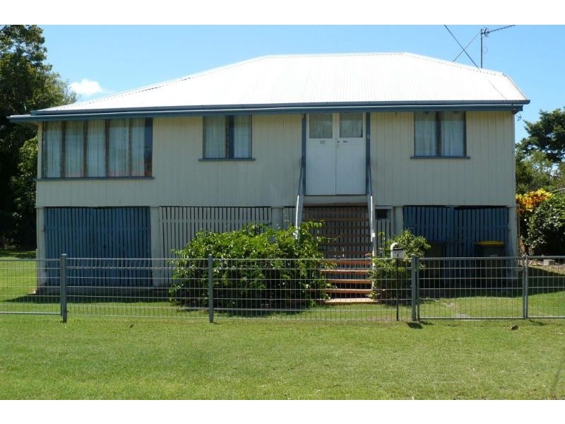 8 Robert Street, Torquay, Torquay QLD 4655