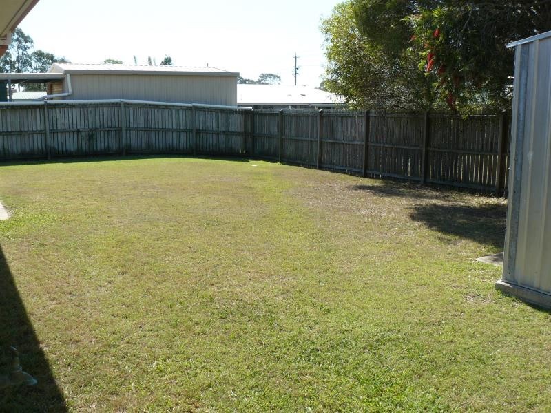 8 Ivybird Court, Torquay QLD 4655