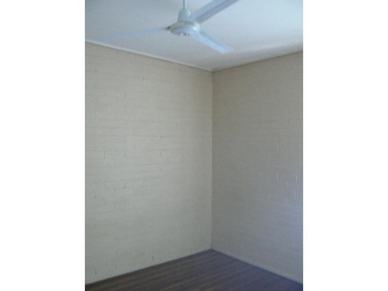 Unit 4/5 McKean Road, Scarness QLD 4655