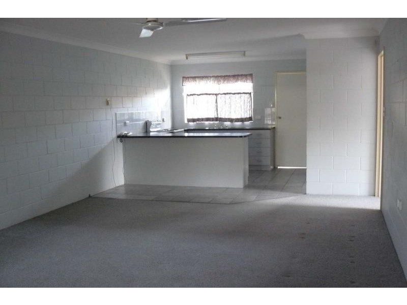 2/2 Pebble Court, Torquay QLD 4655