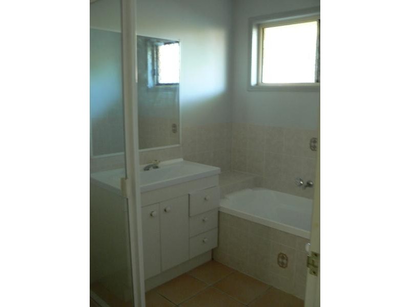 214 Torquay Tce, Torquay QLD 4655