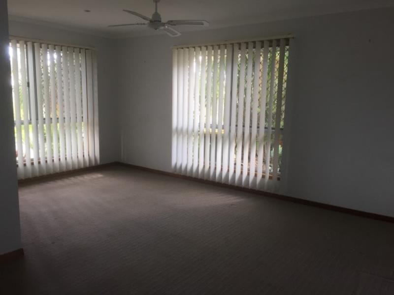 8 Parkway Drive, Scarness QLD 4655
