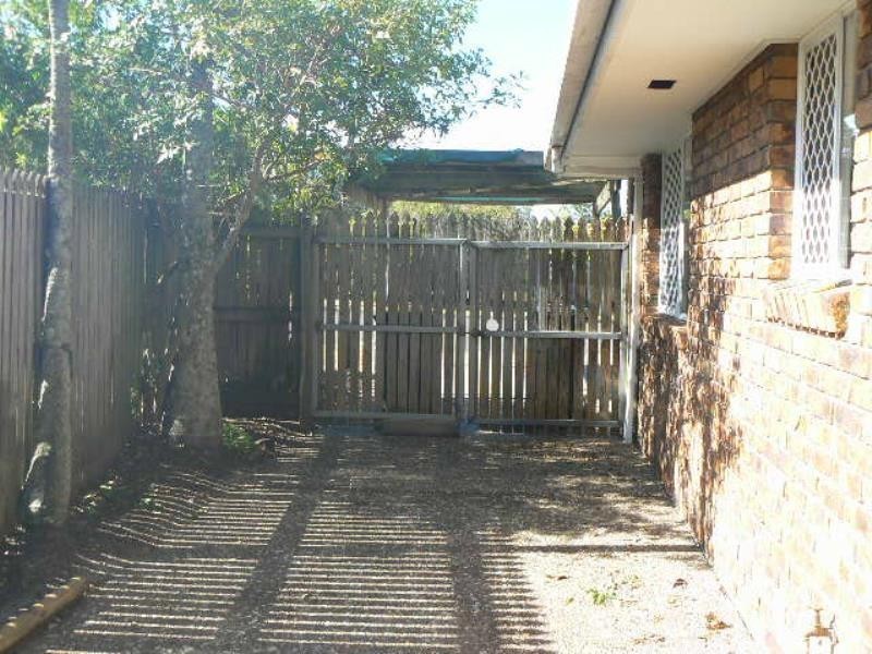 2 Whitaker Close, Urangan QLD 4655