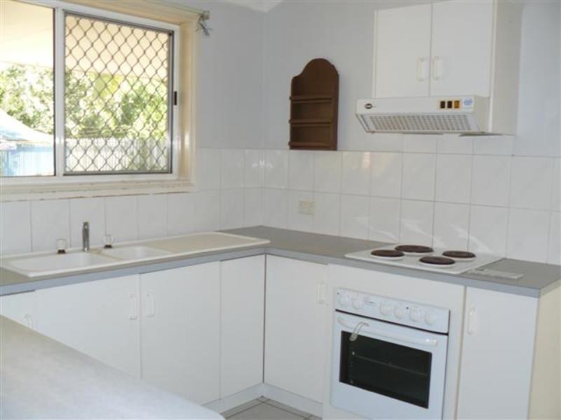 2 Whitaker Close, Urangan QLD 4655