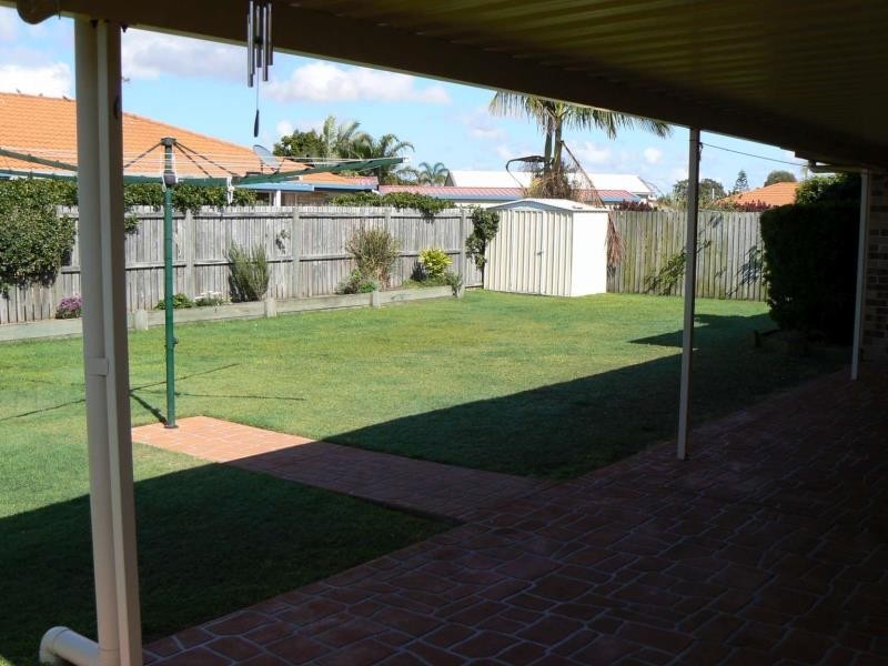8 Sonder St, Urangan QLD 4655