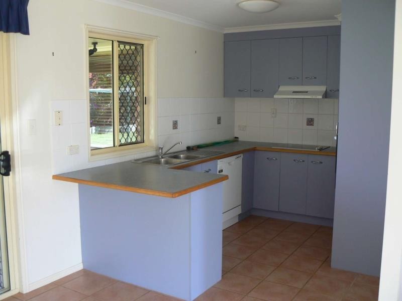 8 Sonder St, Urangan QLD 4655