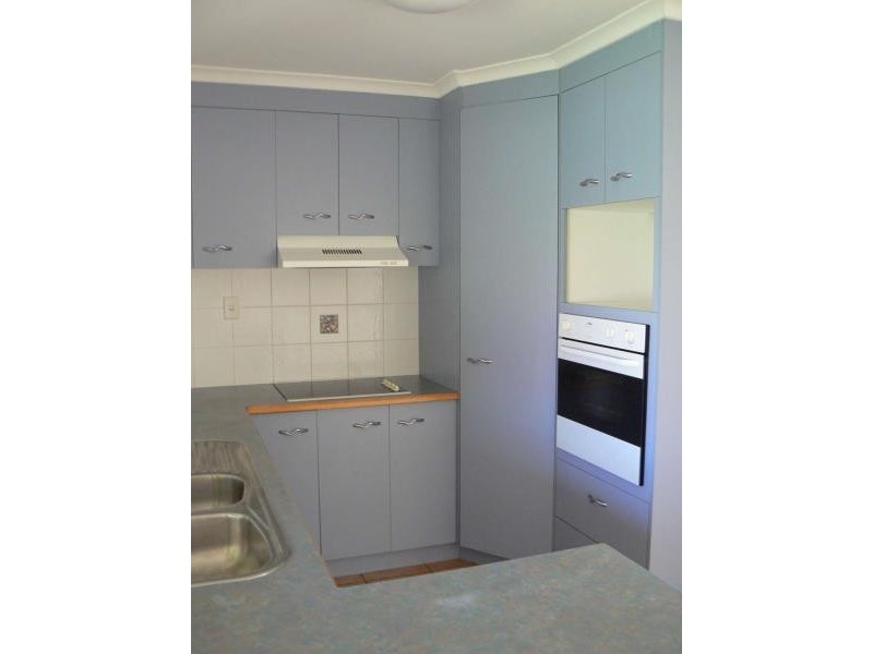 8 Sonder St, Urangan QLD 4655
