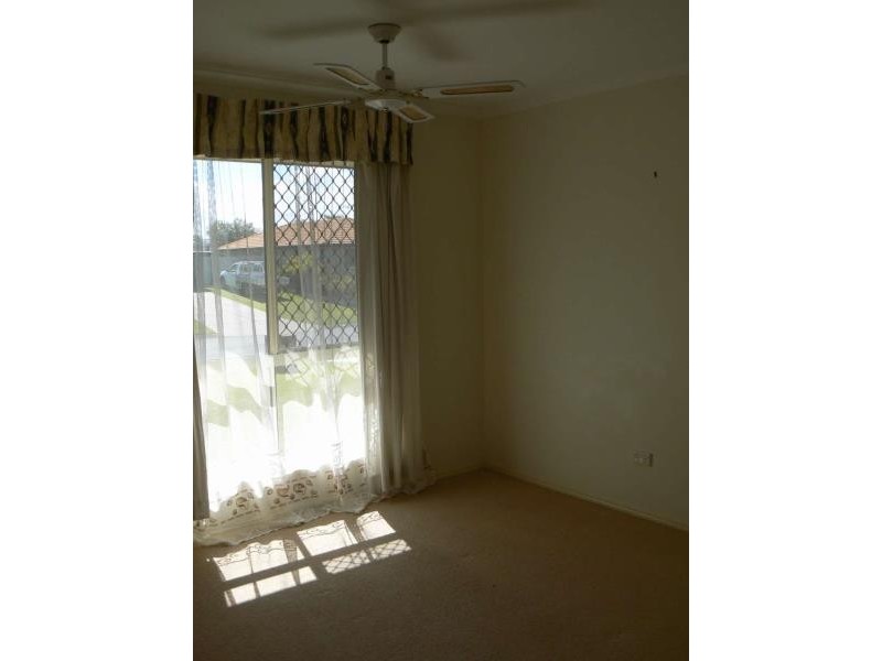 8 Sonder St, Urangan QLD 4655