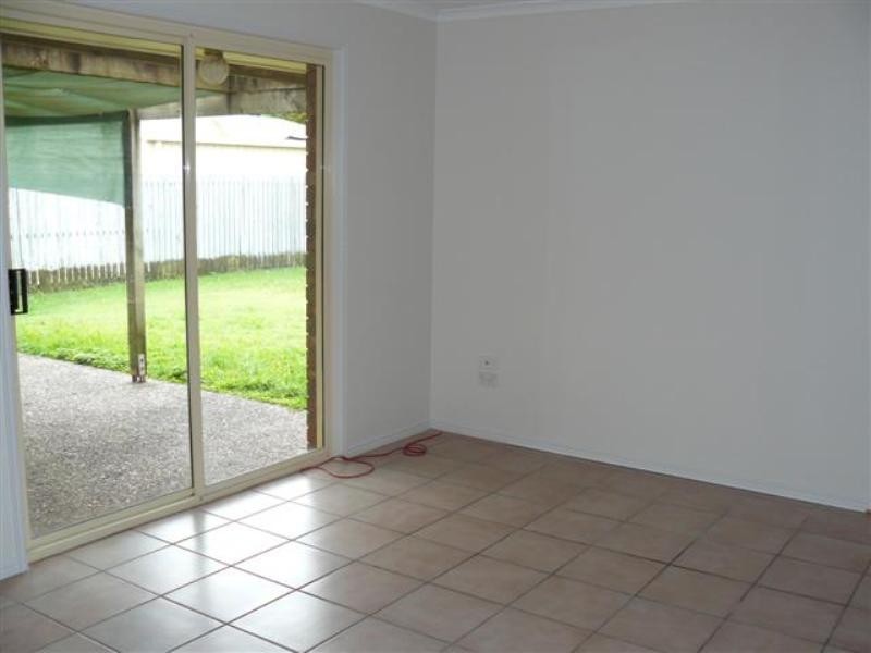 74 Hansen ST, Urangan QLD 4655