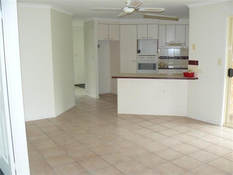 74 Hansen ST, Urangan QLD 4655