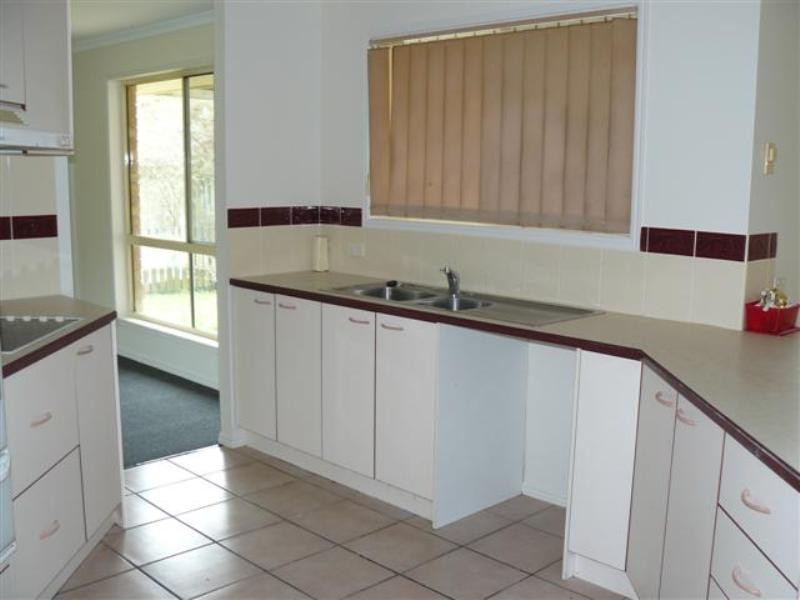 74 Hansen ST, Urangan QLD 4655