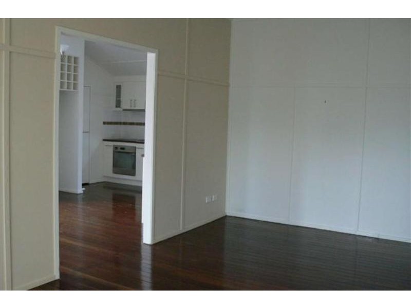 46 King Street, Urangan QLD 4655