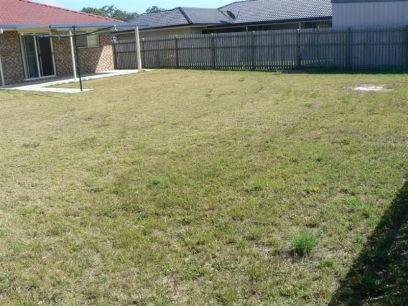 16 Topaz Circuit, Urangan QLD 4655