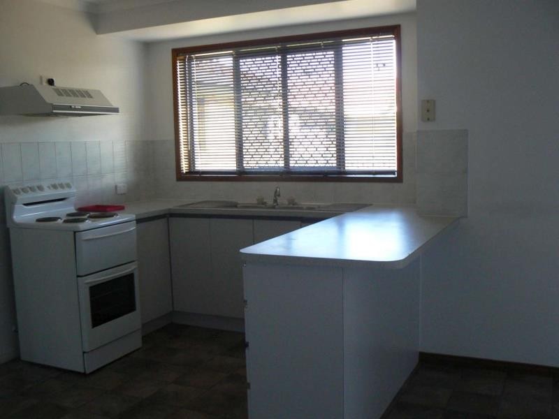 30 South Street, Urangan QLD 4655