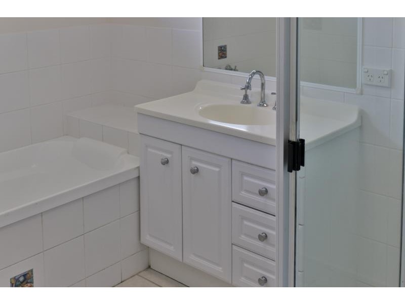 10 Wodalla Mews, Point Vernon QLD 4655