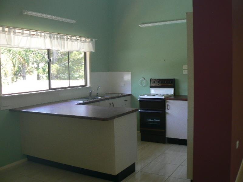 14 Parraweena Court, Point Vernon QLD 4655