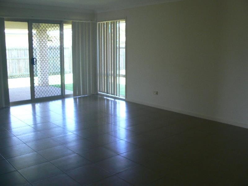 74 Wattle St, Point Vernon QLD 4655
