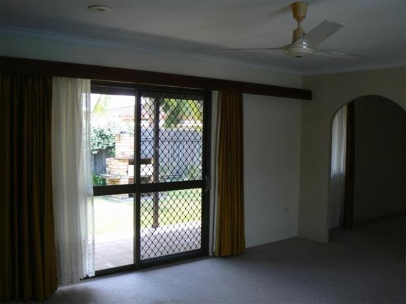 2 Wonga Street, Scarness QLD 4655