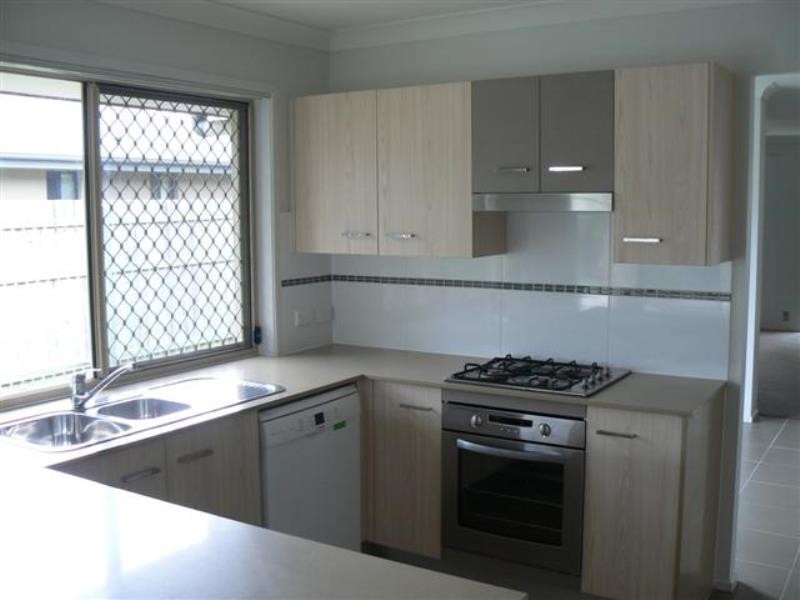 4 Captain Cook Street, Urraween QLD 4655