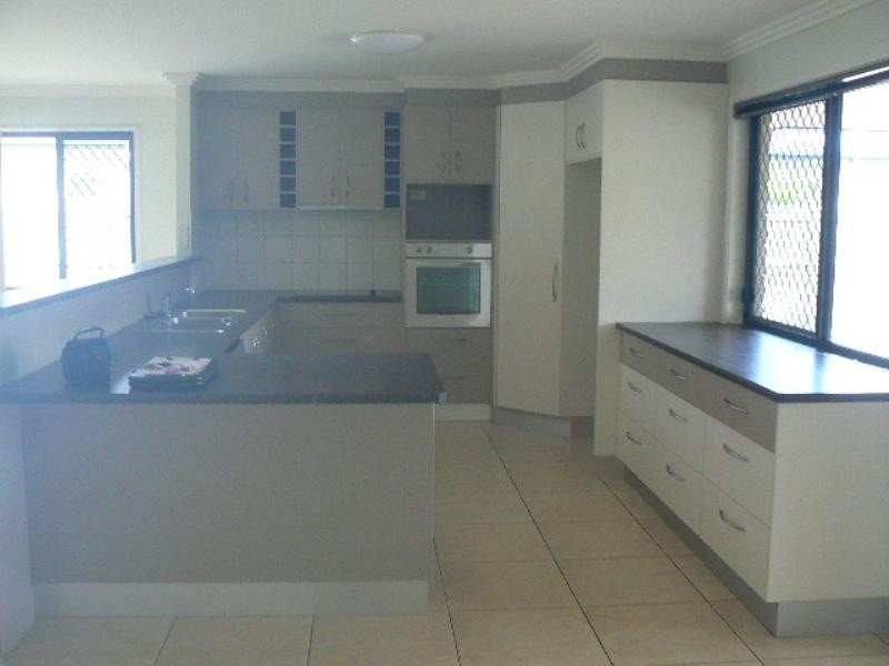 1 Lancaster Circuit, Urraween QLD 4655