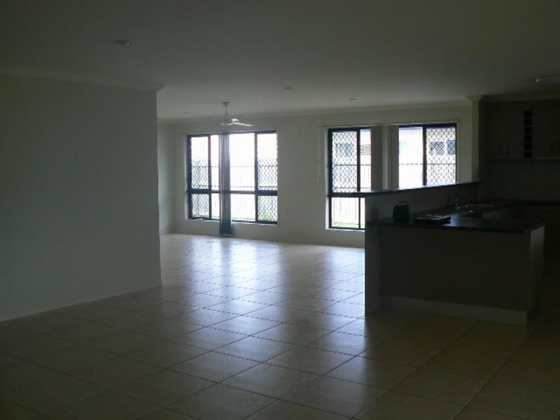 1 Lancaster Circuit, Urraween QLD 4655