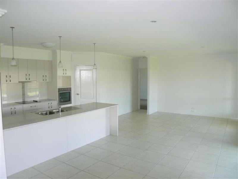 3 Belleni Court, Point Vernon QLD 4655