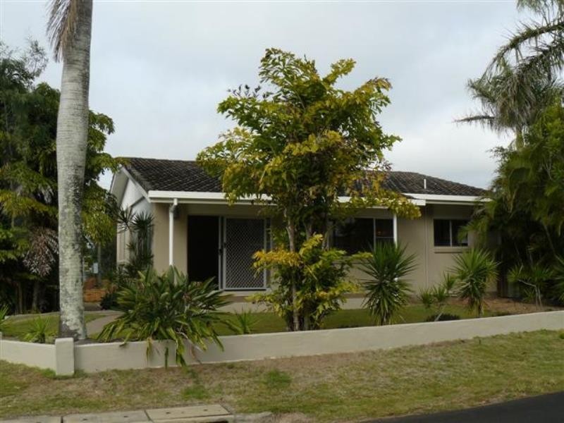 5 Margaret Street, Urangan QLD 4655