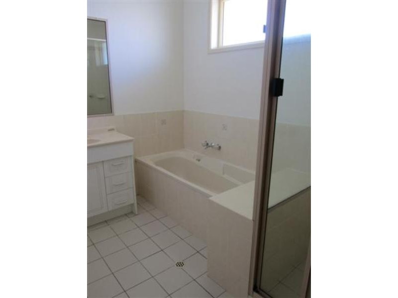 6 Brolga Court, Eli Waters QLD 4655