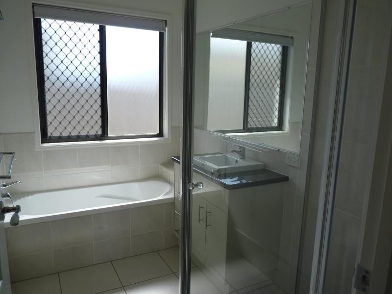 25 Lancaster Circuit, Urraween QLD 4655