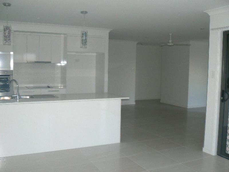 14 Coventry Court, Urraween QLD 4655