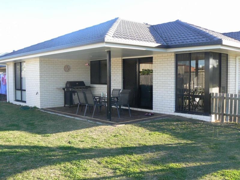 4 Banks Court, Torquay QLD 4655