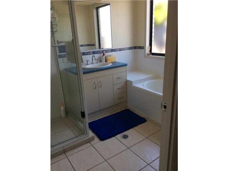 4 Banks Court, Torquay QLD 4655