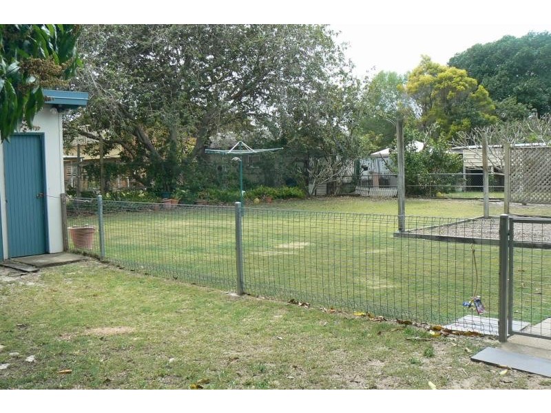 8 Ocean Street, Torquay QLD 4655