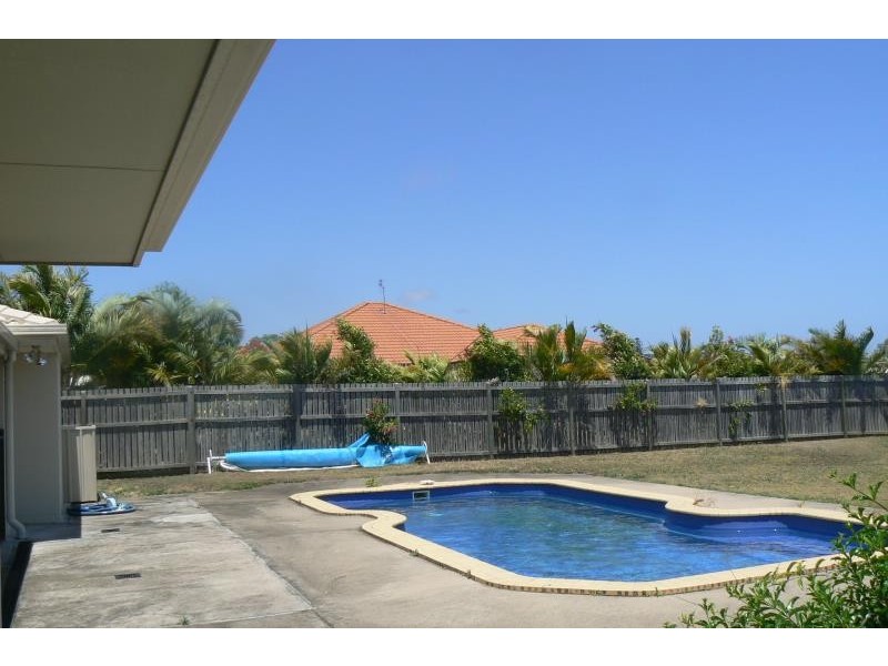 2 Bayley Court, Urraween QLD 4655