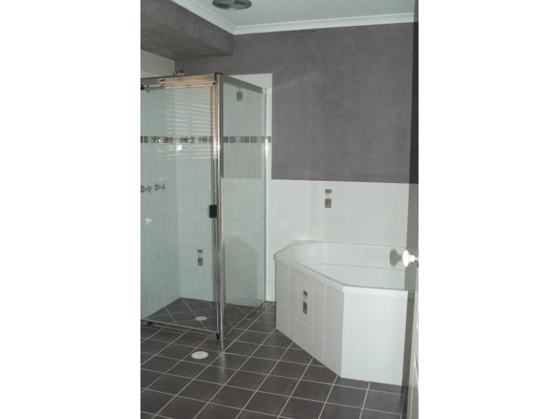 2 Bayley Court, Urraween QLD 4655