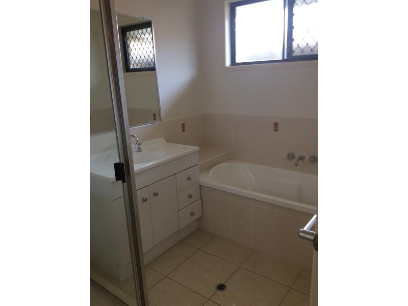 4 Clipper Street, Point Vernon QLD 4655