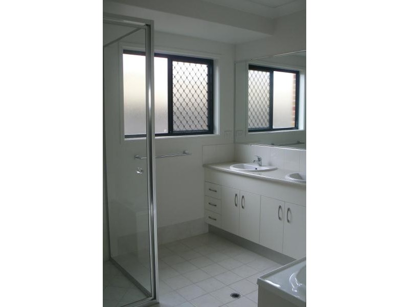 1 Rochester Court, Urraween QLD 4655