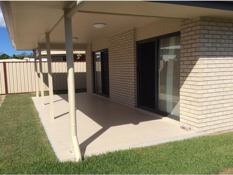 2 Beachside Court, Toogoom QLD 4655