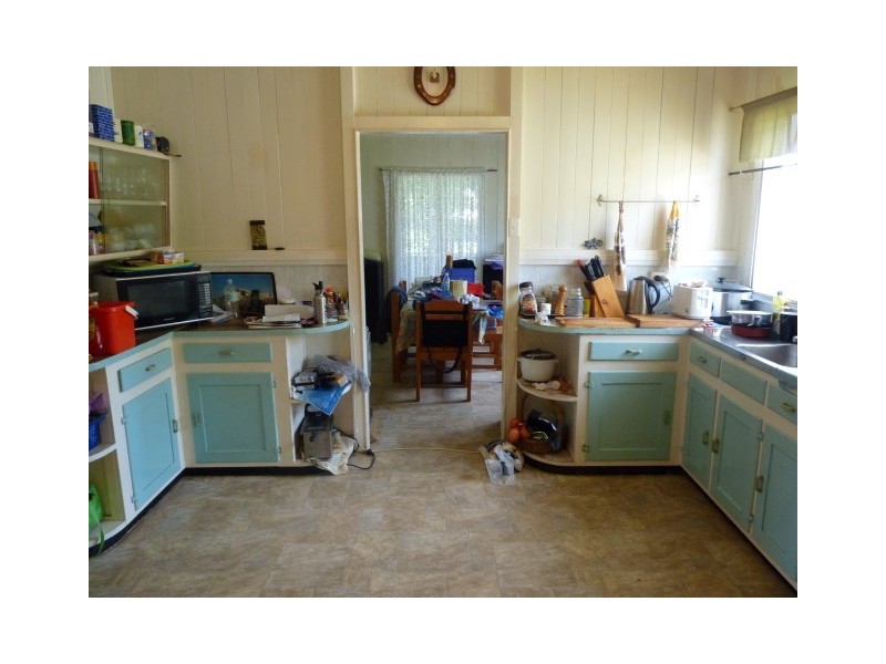 10 Wattle Street, Point Vernon QLD 4655