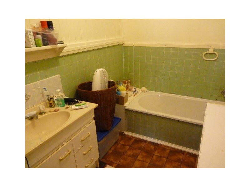 10 Wattle Street, Point Vernon QLD 4655