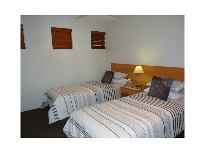 10/558 Esplanade, Urangan QLD 4655