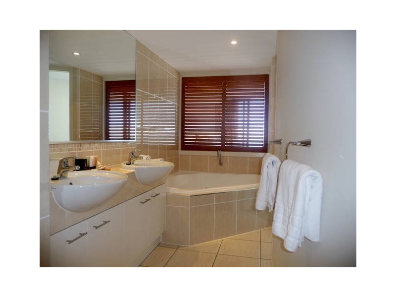 10/558 Esplanade, Urangan QLD 4655