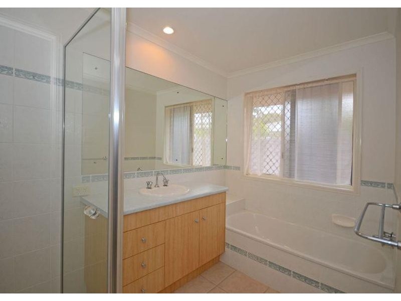 24 Jonwest Close, Torquay QLD 4655