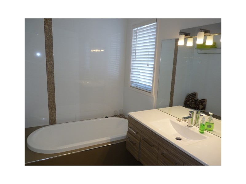 54 Riverview Drive, Burrum Heads QLD 4659