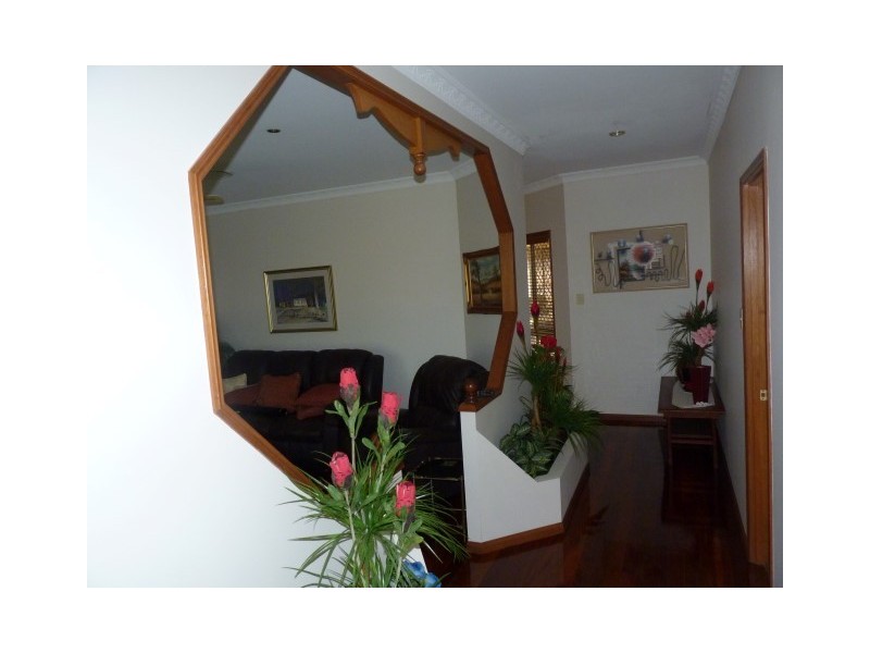 8 Hoberg Court, Kawungan QLD 4655